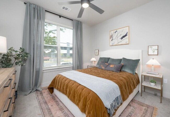 Building Photo - 1400 Laurel Crossing Pkwy NE