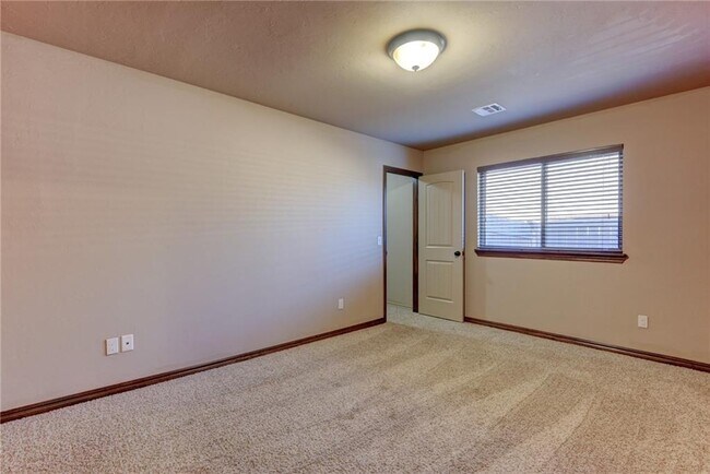 Building Photo - 9209 SW 30th St