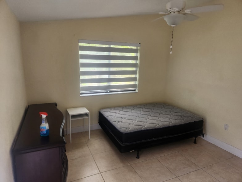 Building Photo - 10740 SW 142nd Ave