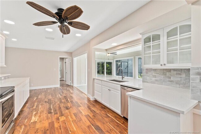 Building Photo - 7 Riverview Dr