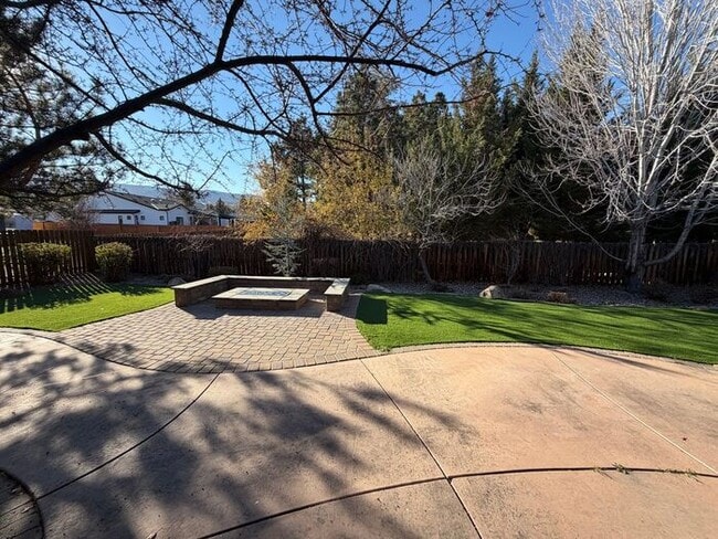 Building Photo - 1199 Manzanita Ln