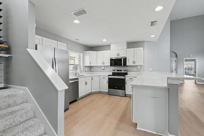 Building Photo - 6600 Gentle Ben Cir
