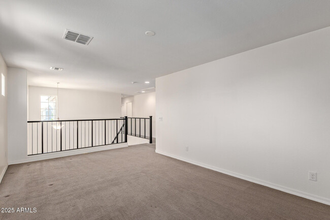 Building Photo - 905 S Canal Dr
