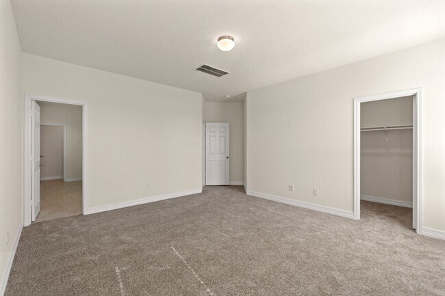 Building Photo - 4822 Hickory Deer Ln