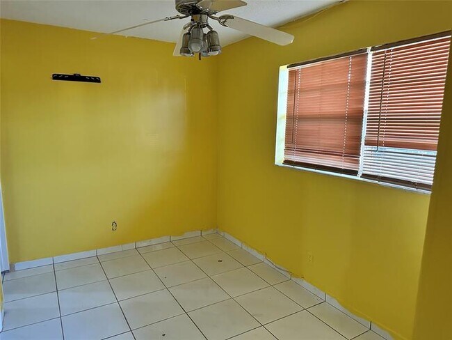 Building Photo - 5900 NW 17th Pl