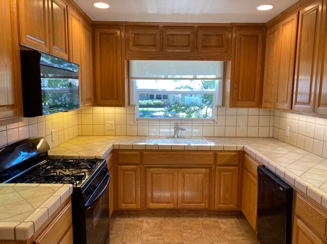 Building Photo - 2 bedroom bungalow in La Loma neighborhood!