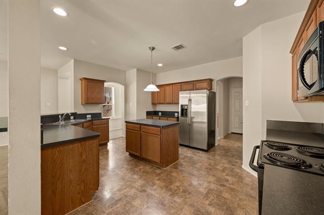 Building Photo - 1415 Ravenwood Dr