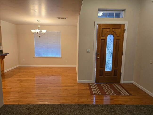 Building Photo - 3 bed 2 bath  Home for Rent in Grants Pass