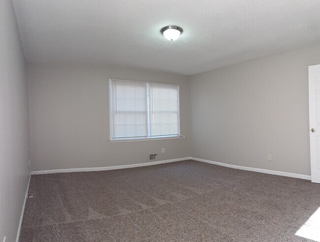 Building Photo - 3 Bed 2.5 Bath in Marietta!