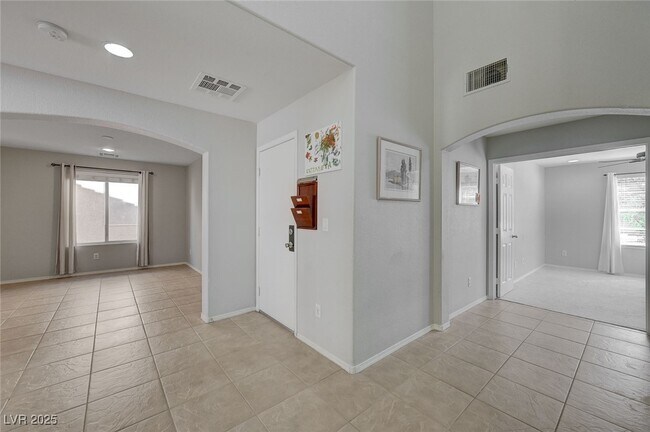 Building Photo - 2586 Begonia Valley Ave