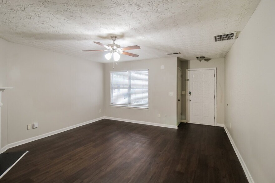 Building Photo - 451 Springbottom Ct SE