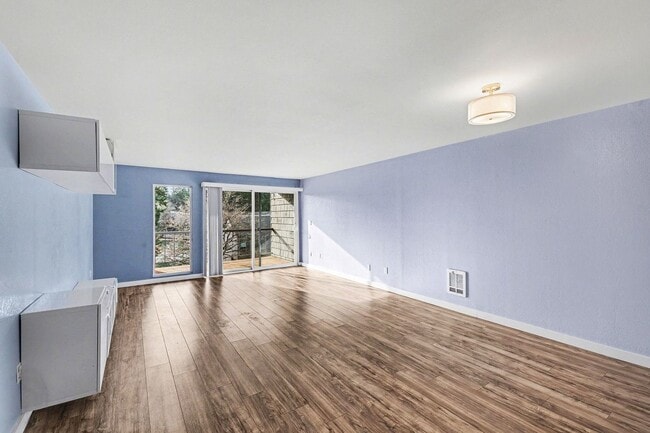 Building Photo - 13820 NE 65th St