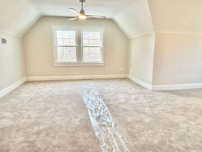 Building Photo - Spacious 3 Bedroom in Reidsville with an Office- Newly Renovated - Lawncare Included!