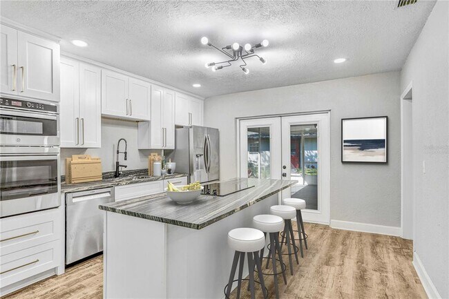 Building Photo - 223 Pinehurst Dr