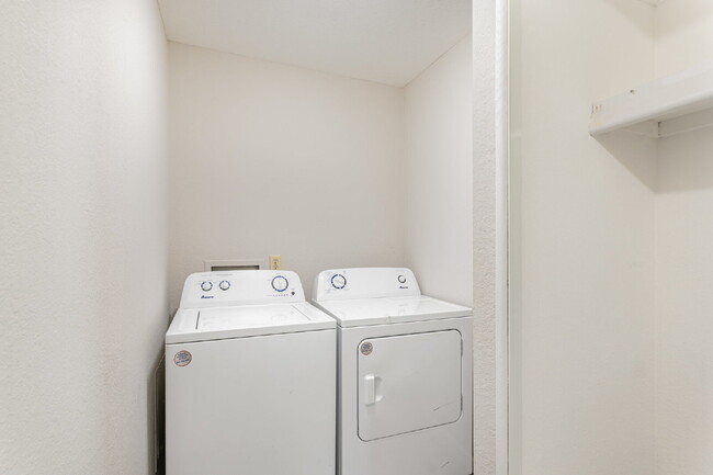 Building Photo - Updated 2-bedroom Duplex at $1150/month