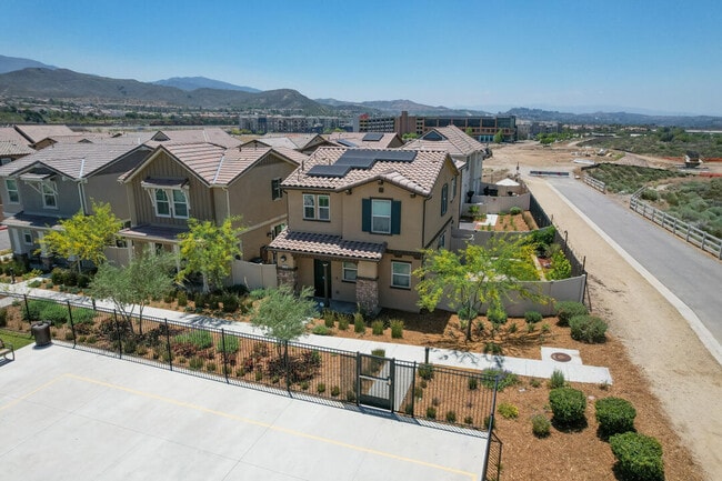 Building Photo - 27638 Sawtooth Ln