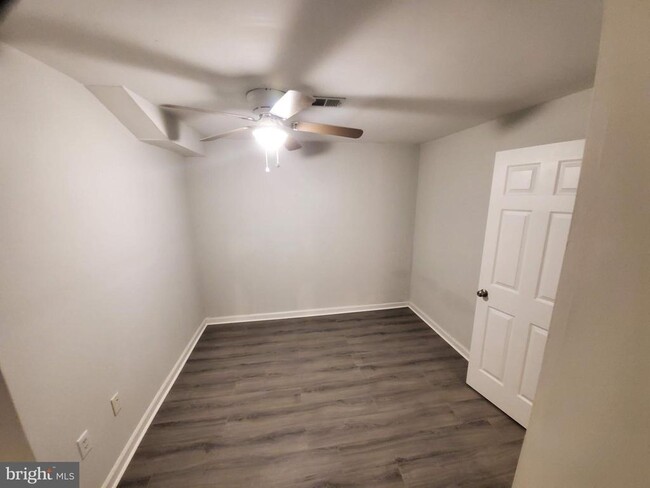 Building Photo - 3344 Vineland Pl