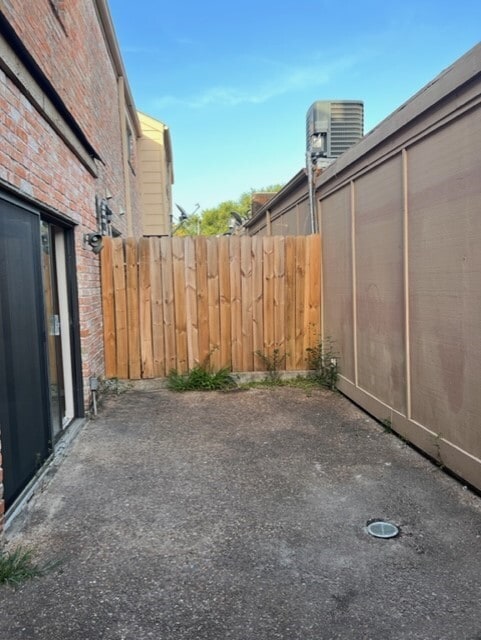 Building Photo - 3010 Beecave Dr