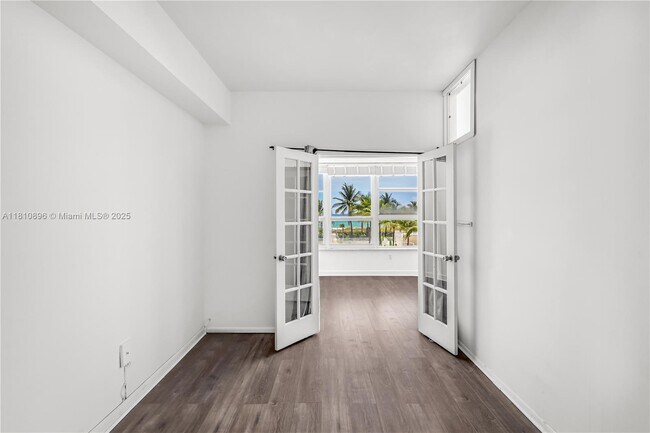 Building Photo - 4925 Collins Ave