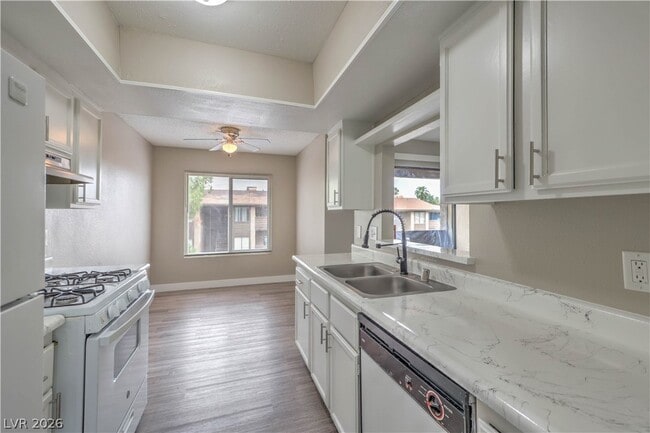 Building Photo - 4571 Carriage Park Dr