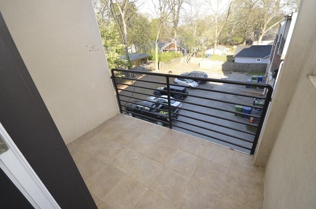 Building Photo - 142 Moreland Ave SE