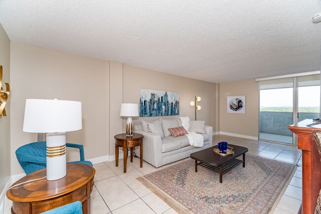 Building Photo - BEAUTIFUL 1-BEDROOM CONDO AT NORTHVIEW TOWER