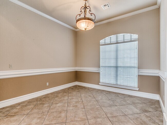 Building Photo - Stunning Open-Concept Home with Luxury Primary Suite & Outdoor Living