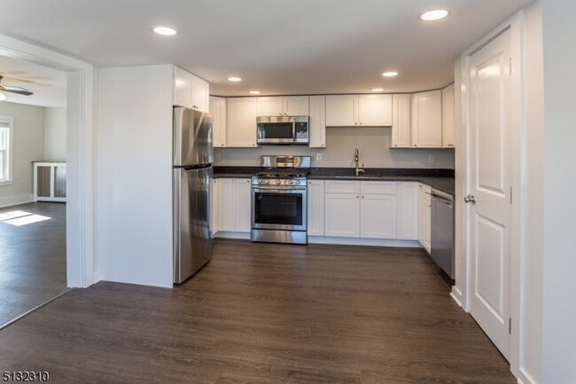 Building Photo - 211 Washington St