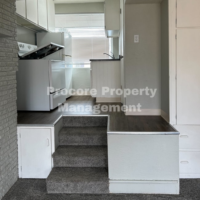 Building Photo - 303 Ivy St