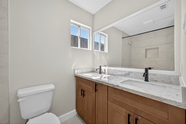 Building Photo - 889 Chas Ln