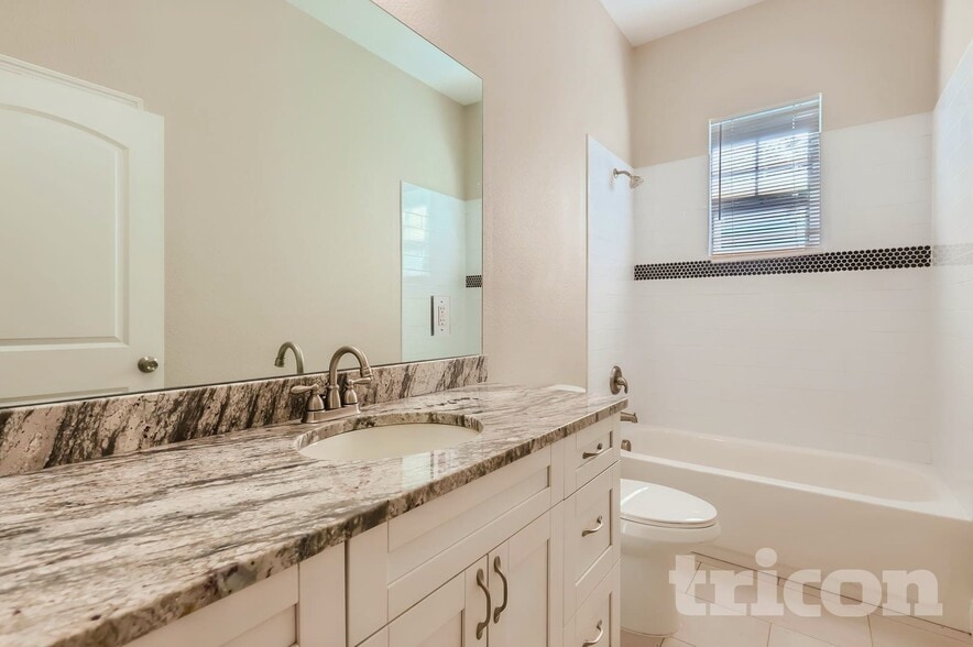 Building Photo - 7703 N Huntley Ave