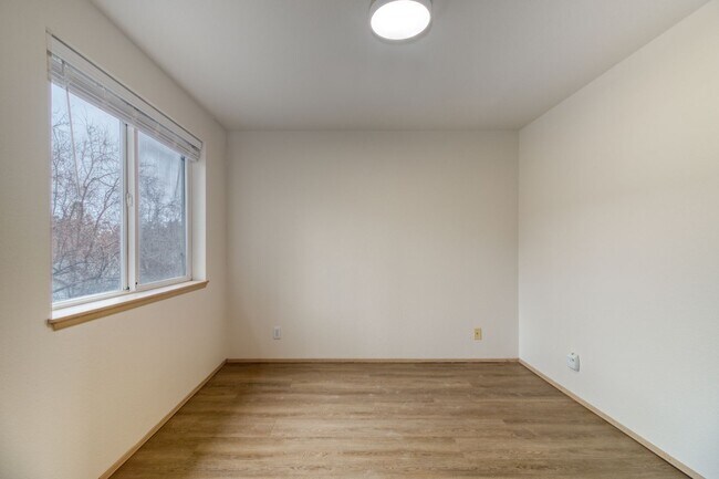 Building Photo - me2720