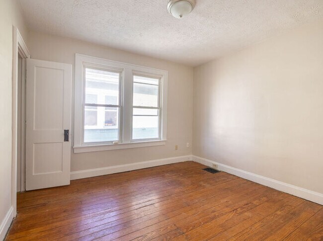 Building Photo - Hilltop Half Double