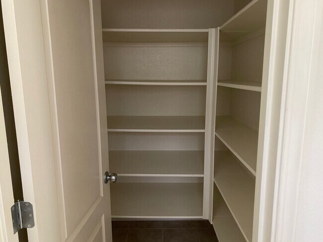 Building Photo - 830 San Bernardo Ln