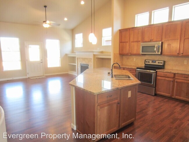 Building Photo - 3 br, 2.5 bath House - 2286 Trestle Rd