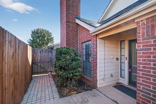 Building Photo - 1709 Castleford Rd