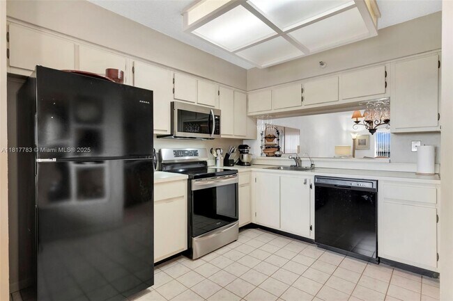Building Photo - 2206 S Cypress Bend Dr