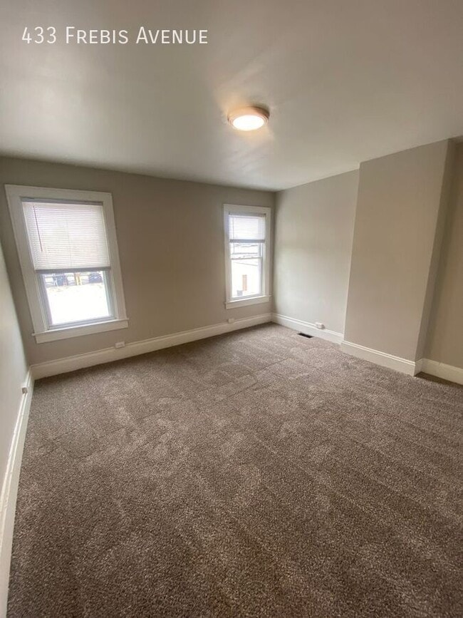 Building Photo - 433 Frebis Ave
