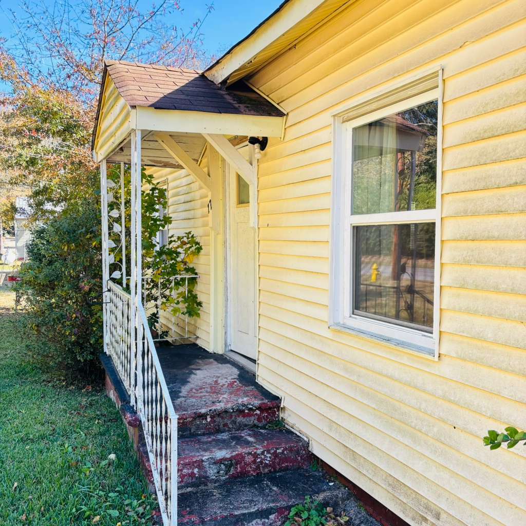 Building Photo - 17 School Rd