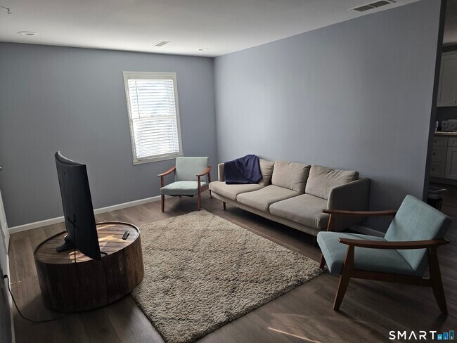 Building Photo - 90 Bond St