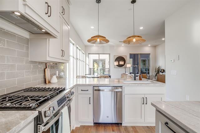 Building Photo - 300 Foch St