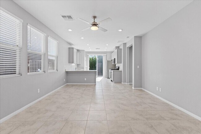 Building Photo - Beautiful Single-Story Home next to Summer...