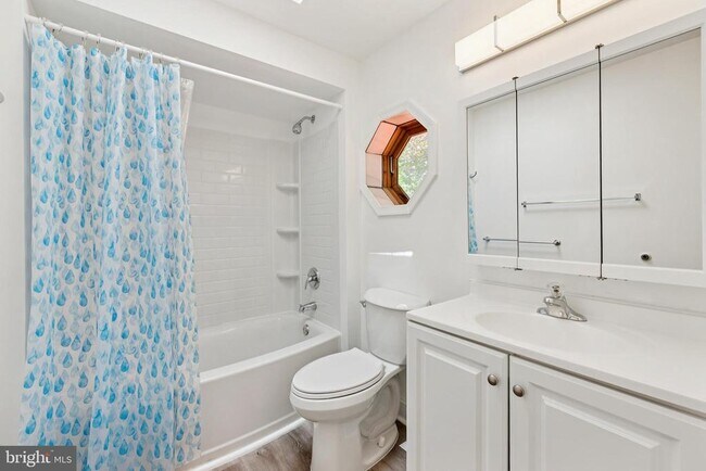 Building Photo - 8517 Osler Ave