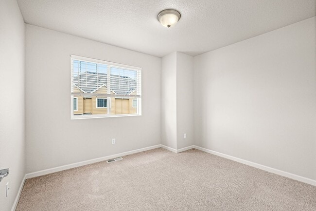 Building Photo - 7163 NW Eleanor Ave