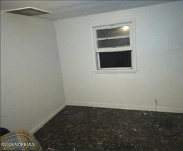 Building Photo - 19 Newcomb Dr