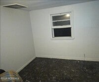 Building Photo - 19 Newcomb Dr