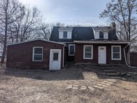 Building Photo - Beautiful 3 Bedroom, 2 Bathroom House in A...