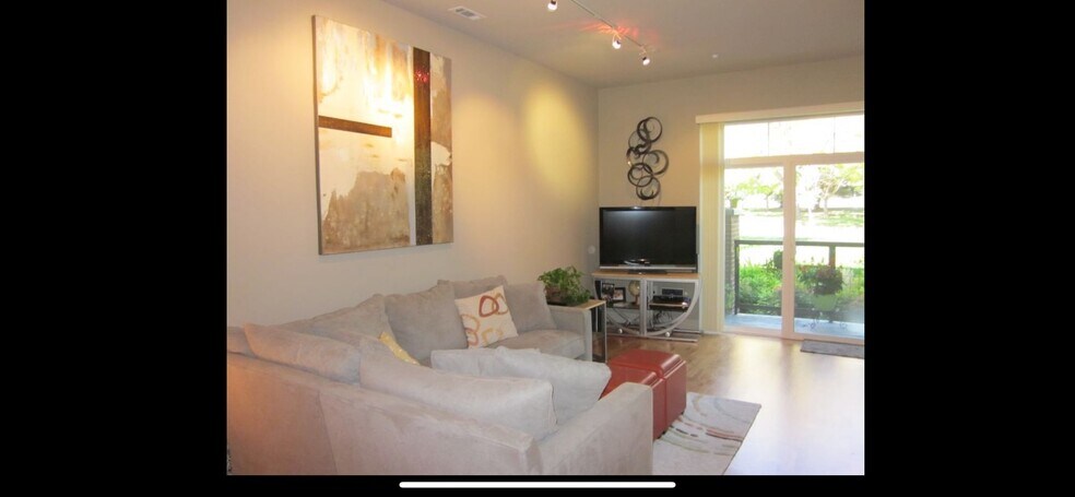 Building Photo - 5401 S Park Terrace Ave