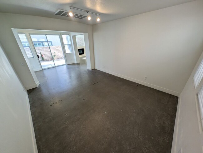 Building Photo - 520 Ivy Spring St