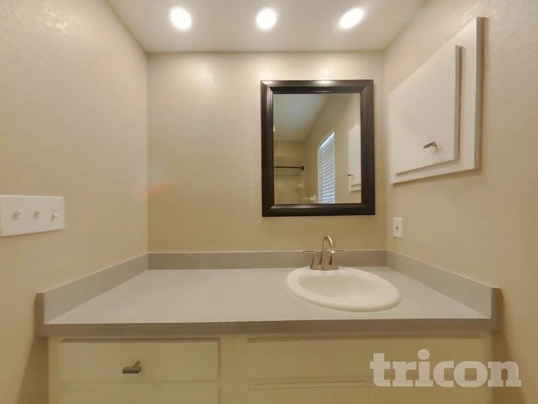 Building Photo - 3598 N Biscayne Dr